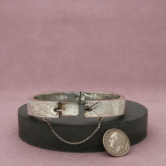 sterling silver vintage etched squared bangle bracelet size 6.75in - Picture 2 of 3